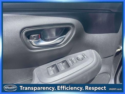 Used 2023 Honda HR-V LX image 17