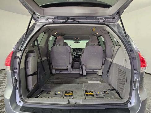 Used 2011 Toyota Sienna LE image 20