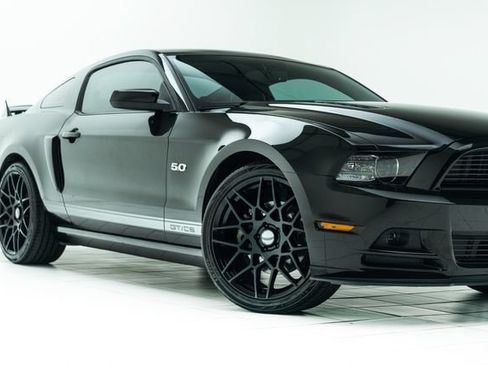 Used 2014 Ford Mustang GT Premium w/ Equipment Group 402A RWD image 3