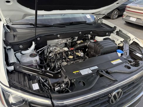 Used 2024 Volkswagen Atlas Cross Sport SE image 38