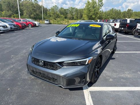 Used 2025 Honda Civic Sport image 2