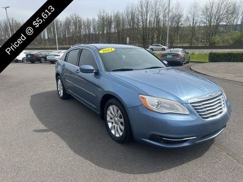 Used 2011 Chrysler 200 Touring FWD image 3