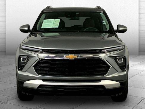 Used 2025 Chevrolet TrailBlazer LT AWD/4WD image 2