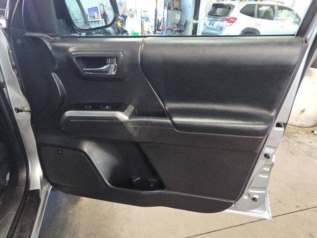 Used 2022 Toyota Tacoma Limited AWD/4WD image 34