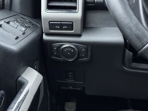 Used 2019 Ford F350 Lariat w/ Chrome Package image 32