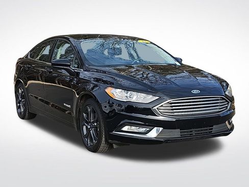Used 2018 Ford Fusion SE image 3