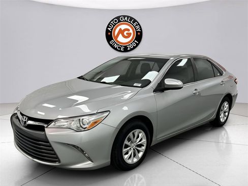 Used 2016 Toyota Camry LE image 3