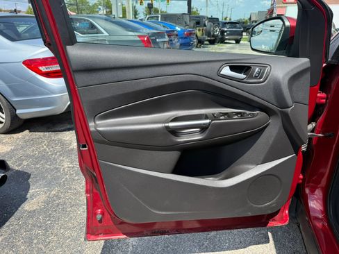 Used 2017 Ford Escape SE AWD/4WD image 10