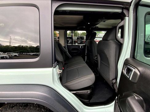 Certified 2024 Jeep Wrangler Unlimited AWD/4WD image 16