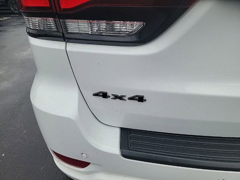 Used 2021 Jeep Grand Cherokee Laredo X image 5