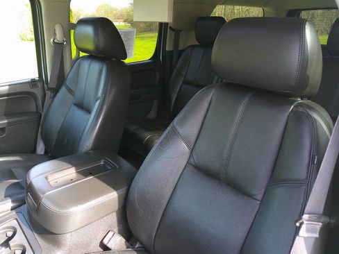 Used 2013 Chevrolet Suburban LT image 11