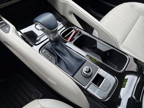 Certified 2024 Kia Telluride EX w/ EX Captain's Chair Package FWD image 15