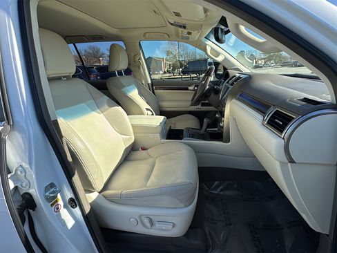 Used 2019 Lexus GX 460 image 26