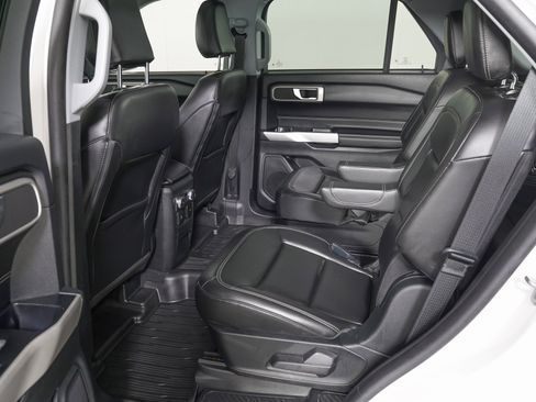 Used 2022 Ford Explorer XLT w/ Equipment Group 202A image 14