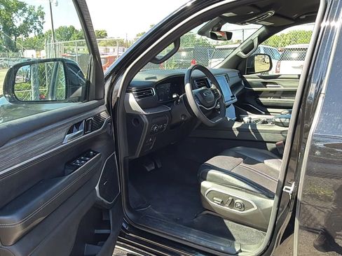 Used 2023 Jeep Wagoneer L Series II AWD/4WD image 23
