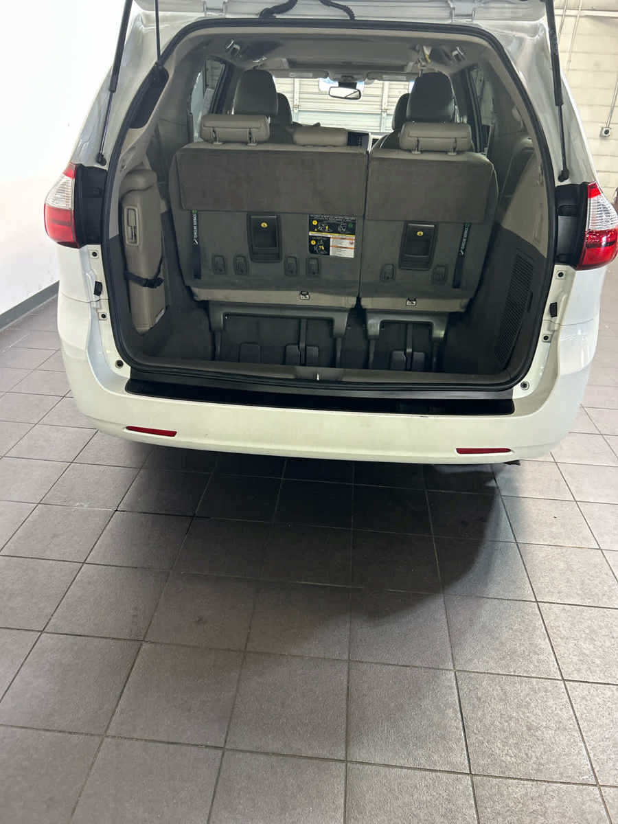 Used 2019 Toyota Sienna XLE FWD image 30