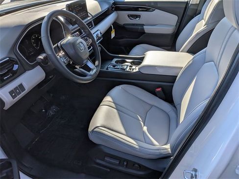 New 2025 Honda Pilot EX-L image 10