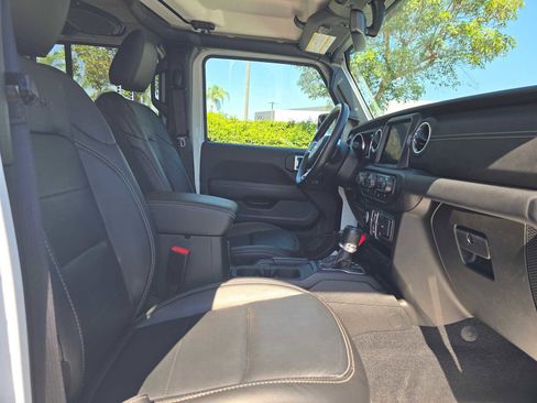 Used 2023 Jeep Wrangler Sahara w/ Cold Weather Group image 11