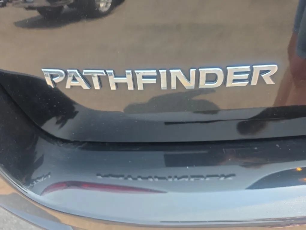 Used 2019 Nissan Pathfinder S AWD/4WD image 16