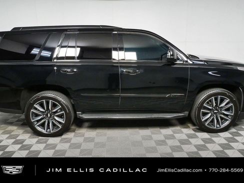 Used 2018 Cadillac Escalade Luxury AWD/4WD image 2
