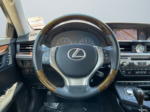 Used 2015 Lexus ES 350 w/ Luxury Package FWD image 11