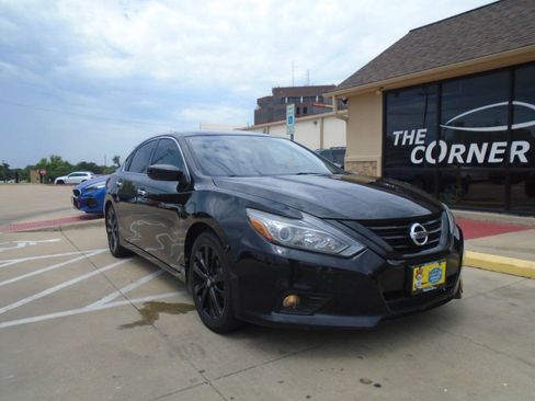 Used 2018 Nissan Altima 2.5 SR w/ SR Midnight Edition FWD image 1