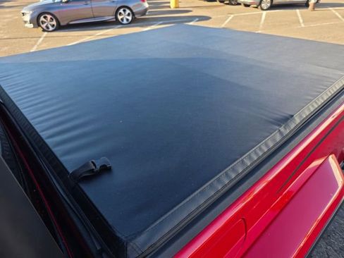 Used 2021 Jeep Gladiator Willys image 14