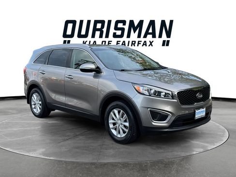 Used 2017 Kia Sorento FWD image 1