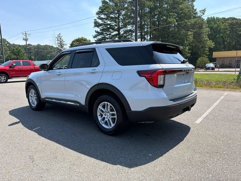 Used 2025 Ford Explorer Active AWD/4WD image 7