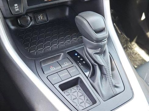 Used 2024 Toyota RAV4 XLE FWD image 16