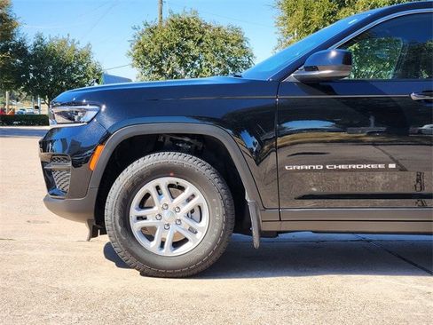 New 2025 Jeep Grand Cherokee Laredo w/ MOPAR Finishing Package image 6