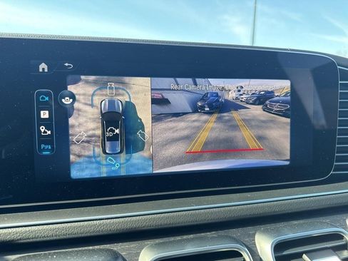 Used 2025 Mercedes-Benz GLS 450 4MATIC image 9