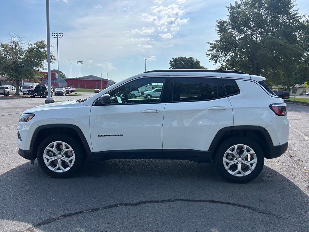 Used 2024 Jeep Compass Latitude AWD/4WD image 4