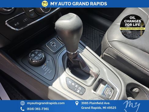 Used 2020 Jeep Cherokee Trailhawk w/ Cold Weather Group AWD/4WD image 25
