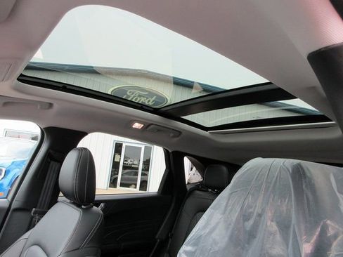 Used 2025 Ford Escape SE w/ PHEV Premium Package FWD image 11