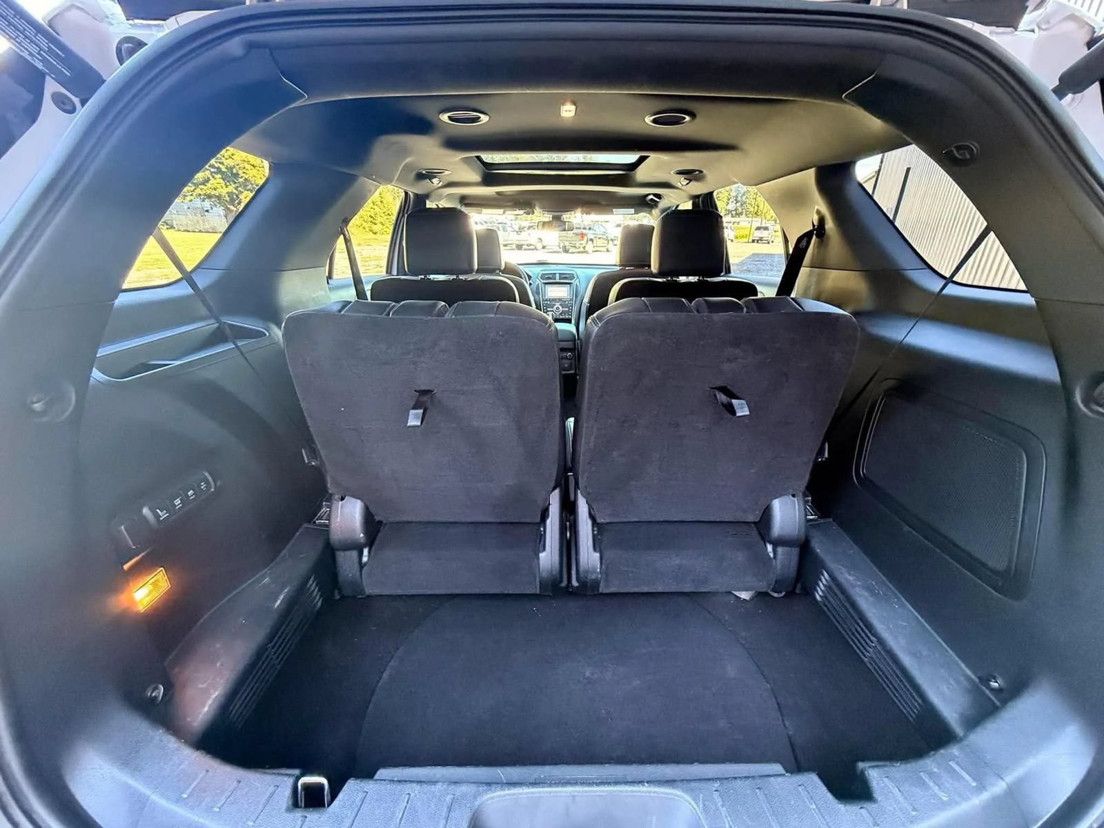 Used 2018 Ford Explorer Limited w/ Equipment Group 301A FWD image 19