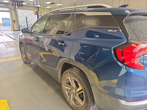 Used 2020 GMC Terrain SLT image 3