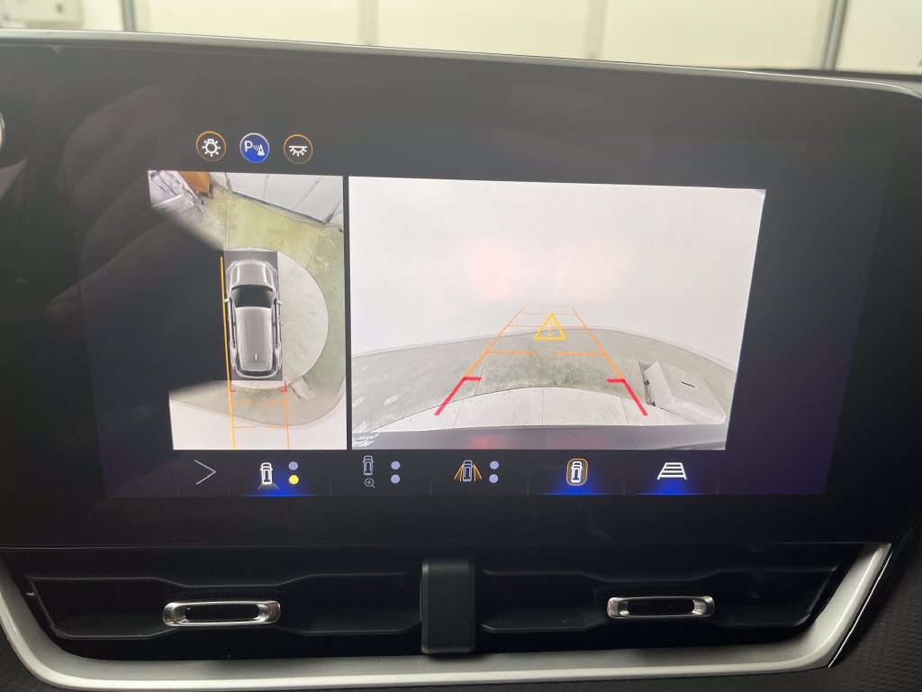 Used 2025 Chevrolet Equinox LT w/ Safety and Technology Package FWD image 24