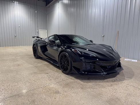 Used 2024 Chevrolet Corvette Z06 w/ Z07 Performance Package image 2