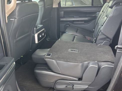 Used 2024 Ford Expedition Max XLT image 3
