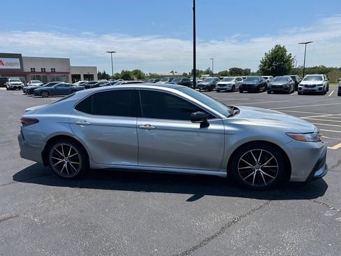 Used 2021 Toyota Camry XSE FWD image 8