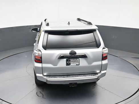Used 2021 Toyota 4Runner TRD Off-Road Premium AWD/4WD image 31