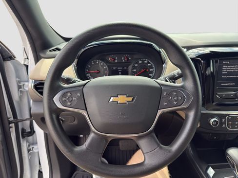Used 2023 Chevrolet Traverse LS FWD image 10