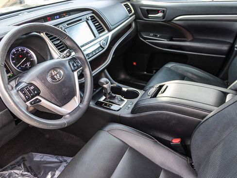 Used 2019 Toyota Highlander Limited Platinum image 18