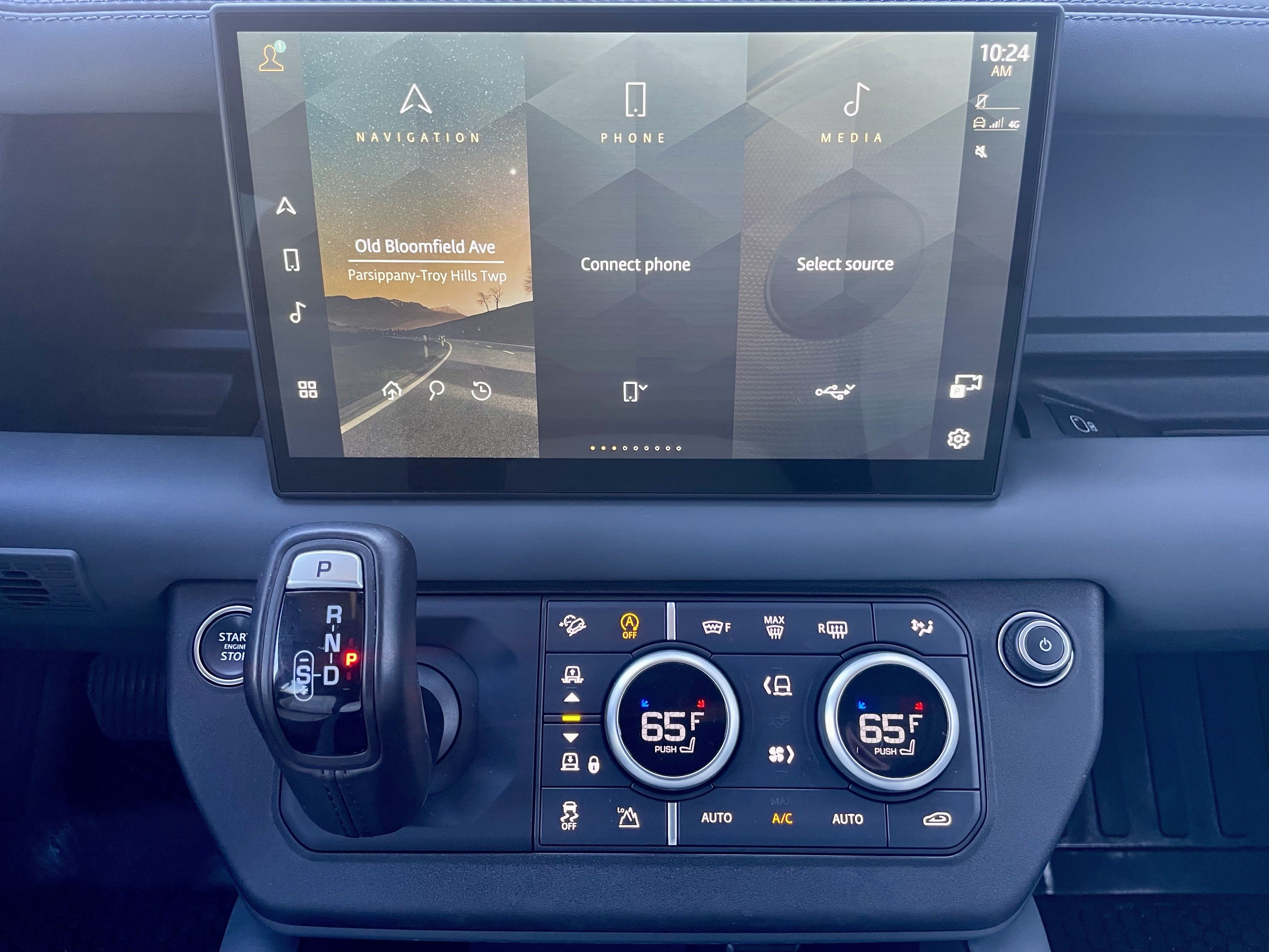 Used 2024 Land Rover Defender 130 X-Dynamic SE AWD/4WD image 19