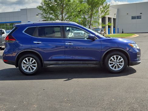 Used 2018 Nissan Rogue SV w/ Premium Package FWD image 8