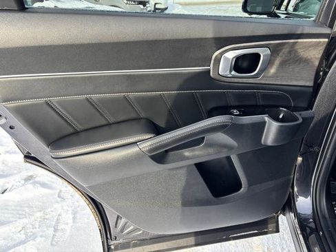 Used 2025 Kia Sorento SX image 14