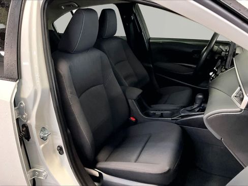 Used 2025 Toyota Corolla LE FWD image 9