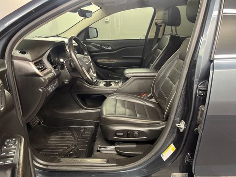 Used 2020 GMC Acadia Denali w/ Technology Package FWD image 22