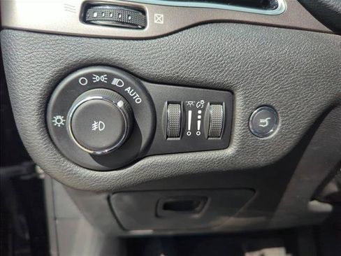 Used 2020 Jeep Cherokee Limited FWD image 25